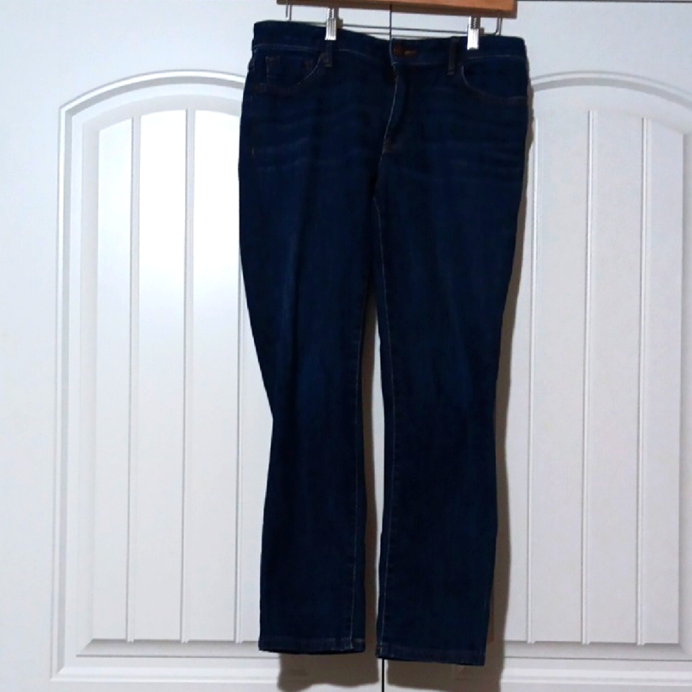 Simply Vera Vera Wang Dark Blue Straight Leg Jeans. Size 8